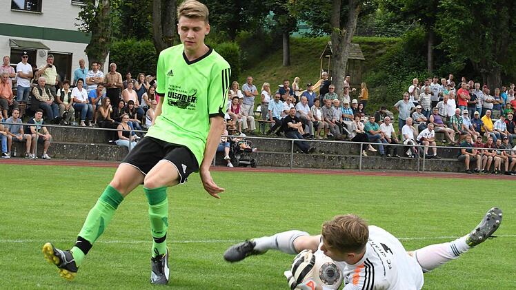 Wieder nichts: Strahlungens Keeper Johannes Bömmel ließ sich am Sonntag von keinem Ramsthaler überwinden. Foto: Hopf