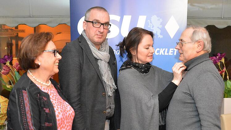Bezirksrätin Karin Renner (von links), Bad Bocklets Bürgermeister Andreas Sandwall und die Vorsitzende des CSU-Ortsverbandes, Marion Albert, gratulierten Herbert Bauer, der für seine 40-jährige Mitgliedschaft ausgezeichnet wurde.Björn Hein