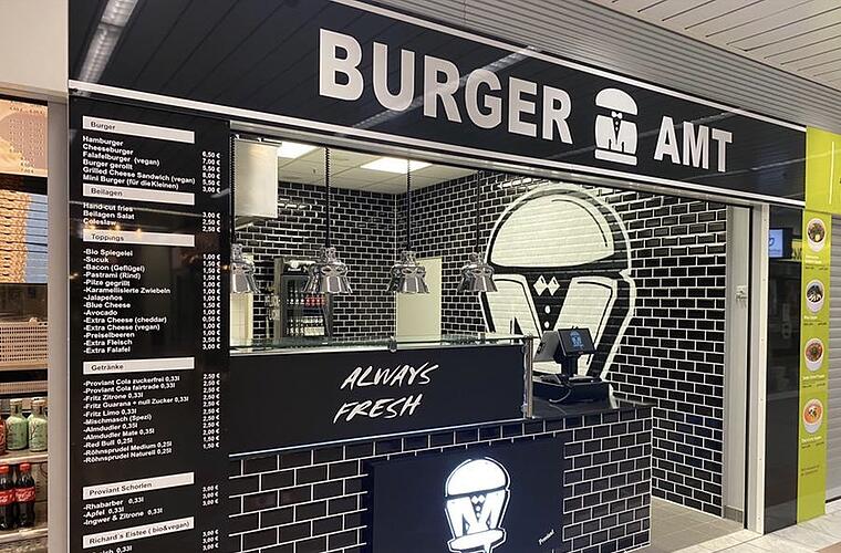 Erlangen Neues BurgerRestaurant "Burgeramt" "Haben mir die Bude eingerannt"