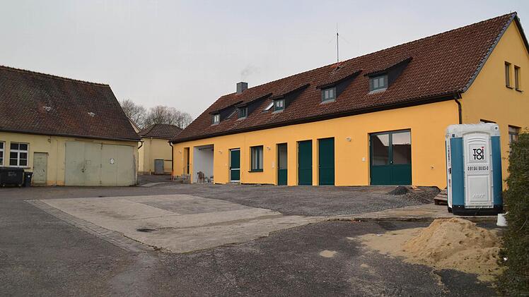 Ein Blick in den Hof. Die beiden Nebengebäude werden noch abgerissen. Foto: Kathrin Kupka-Hahn