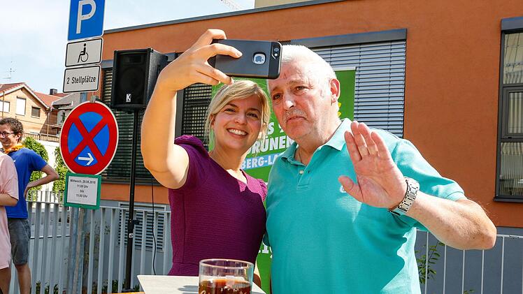 Die Spitzenkandidatin von Bündnis 90/Die Grünen in Bayern, Katharina Schulze, war am Mittwoch in Hallstadt zu Gast.   Foto: Matthias Hoch