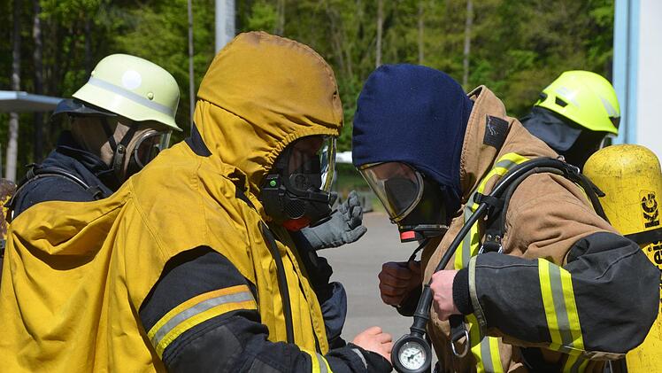 Übung der Feuerwehren des Landkreises Bad Kissingen und der Bundeswehr-Feuerwehr im Atemschutzzentrum in Oberthulba. Peter Rauch