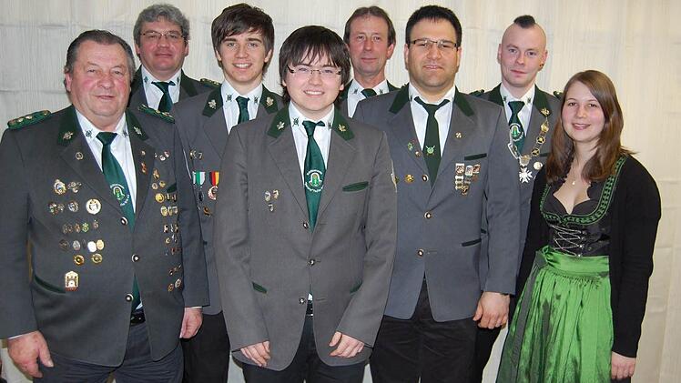 Vom Bayerischen Sportschützenbund geehrte Mitglieder: von links Albert Klubertanz, Michael Meindl, Tobias Kolb, Benedikt Kolb, Manfred Jopp, Martin Gärtner, Patrick Jopp und Stefanie Wald. Fotos: Straub