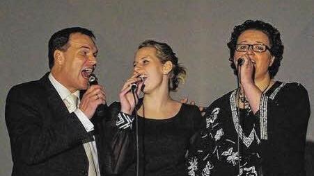 Eberhard (von links) und Franziska Fasel sowie Ursula Friedrich singen als "Musical & Mehr" am 19. Juli auf dem Kreuzberg. Foto: "Musical & Mehr"