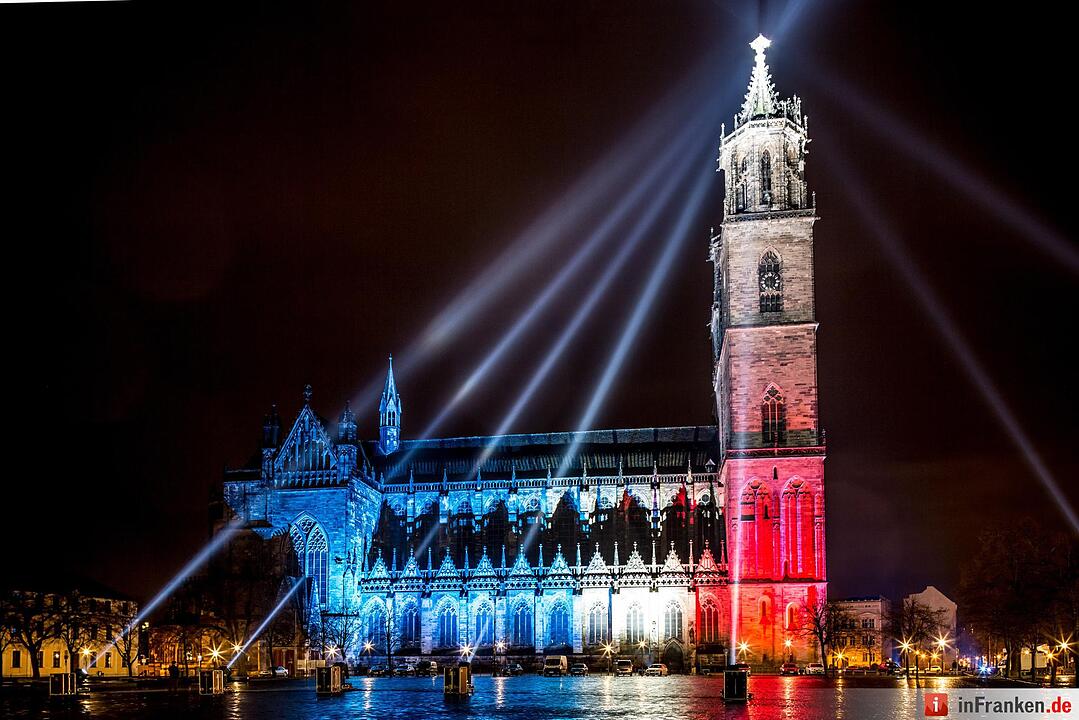 Weltweit gedenken Menschen den Opfer des Terrors von Paris