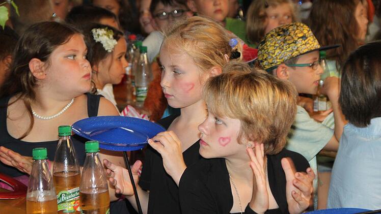 Die Mainleuser Schule feierte am Samstag ein wunderschönes Wiesenfest. Foto: Stephan Tiroch
