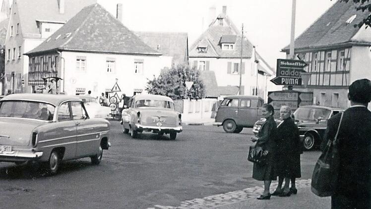 Schon damals ein Mittelpunkt: Der Herzogenauracher Plärrer im Jahr 1961  Foto: Heimatverein