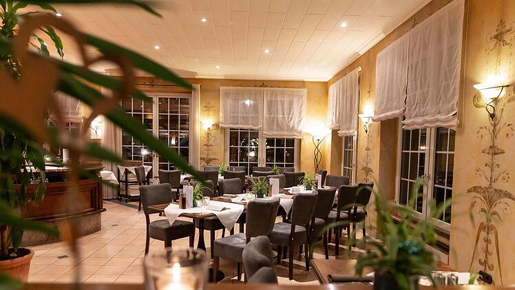 Das Restaurant "Rossini" in Lichtenfels wartet seit Wochen auf Kundschaft, die nicht nur abholt. Fotos: Kreier