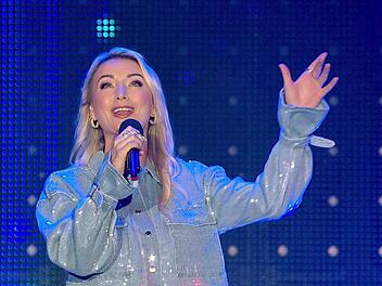 Anna-Carina Woitschack hat sich seit ihrer DSDS-Teilnahme einen Namen in der Schlagerbranche gemacht.