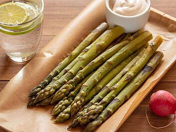 Gruener-Spargel-mit-Creme.jpeg.jpg