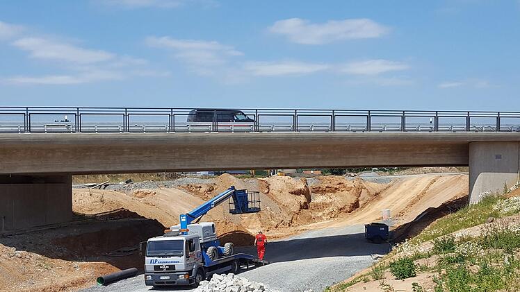 Auch über die neue Brücke bei Melkendorf-Ost geht es jetzt, wenn man von Melkendorf in Richtung Kulmbach fährt. Foto: Alexander Hartmann