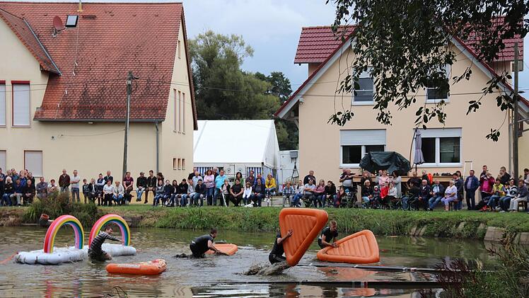 Action im Weiher    Foto: Johanna Blum
