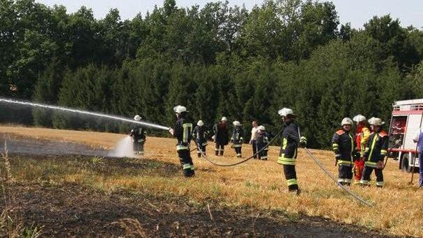 14.  August:  Bei  Hummendorf steht ein Feld in Flammen.   Auch hier  verhindert die Wehr Schlimmeres.