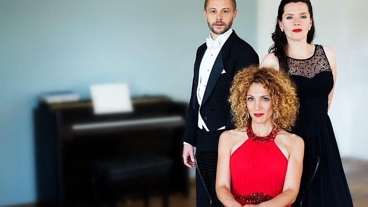 Joseph Schnurr, Marie Giroux und Jenny Schäuffelen zauberten bei ihrem Konzert Broadway-Atmosphäre nach Neustadt. Foto: David Reisler