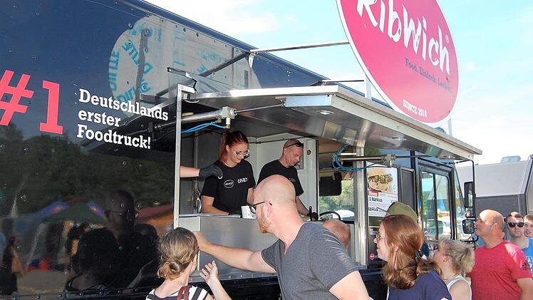 Die RibWich-Trucks waren 2010 die ersten Streetfood-Anbieter in Deutschland. Foto: Sigismund von Dobschütz