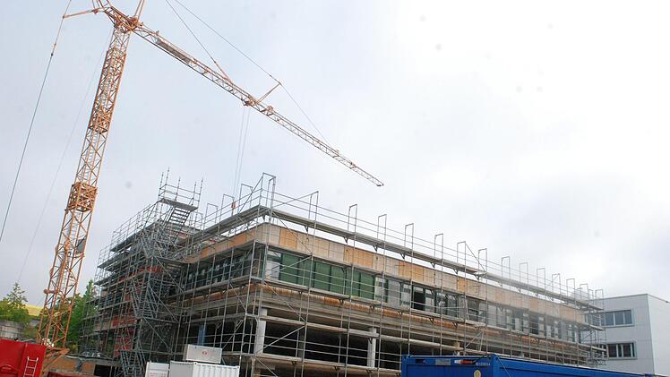 Hier ist der Wurm drin: Das Schulzentrum gleicht seit Jahren eine Großbaustelle. Teile werden saniert, andere Trakte abgerissen. Fotos: gf/privat