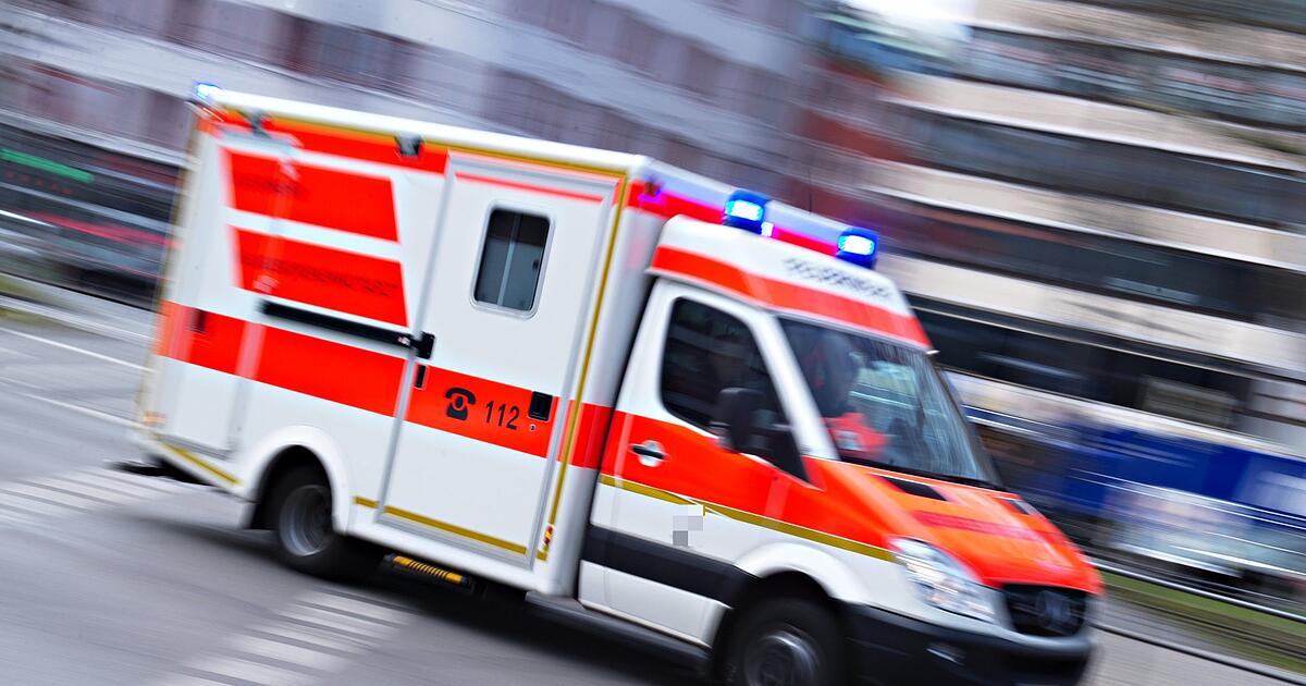 Aschaffenburg: Fußgängerin (37) von Auto erfasst und schwer verletzt