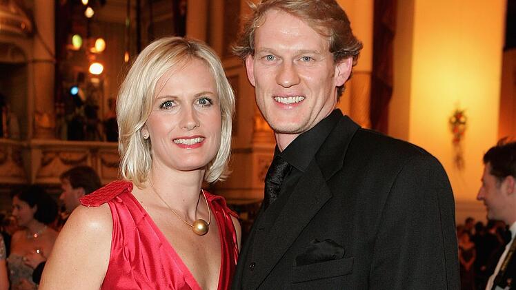 ZDF-Moderatorin Kristin Otto und ihr Lebenspartner Nils Britze besuchen 2007 den SemperOpernball in Dresden.
