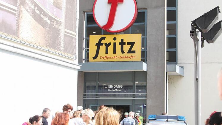 Das Einkaufszentrum wurde vorsorglich evakuiert, alle Besucher mussten das Gebäude verlassen.