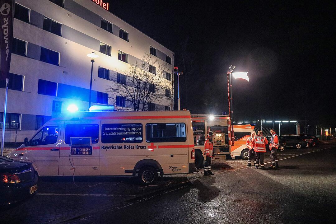 Schweres Busunglück auf A3 in Unterfranken: 18 Verletzte - ein Toter