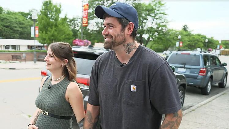 Zeit zu zweit ist wegen der Arbeit rar bei Rebecca und Kory - umso mehr genießen sie solche Momente.