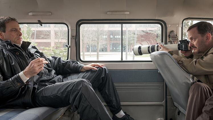 Milan Peschel (rechts) brilliert als tollpatschiger Anfänger Jens an der Seite von Marc Hosemann (spielt den erfahrenen Detektiv Gerrit).