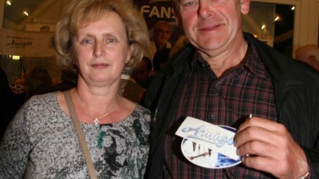 Wer der größere Fan ist lässt sich bei Irene Heim und ihrem Mann Karl nicht sagen: Aber Karl hat sich Aufkleber gekauft und einen Amigos-Truck