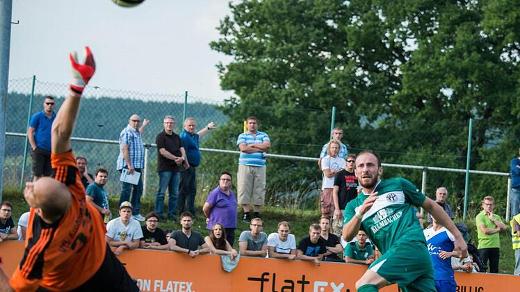 Frohnlachs Torwart Bastian Bauer ist am Mittwochabend gefordert, wenn der FC Amberg im Willi-Schillig-Stadion aufkreuzt. Foto: Archiv