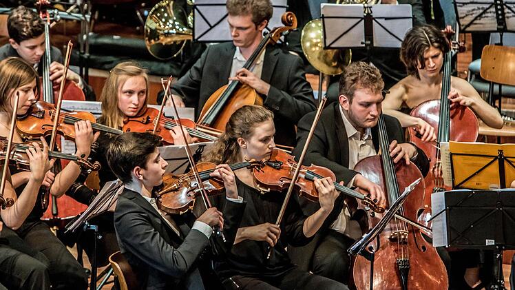 Impressionen vom Oster-Konzert des Jugend-Symphonie-Orchesters Oberfranken im Coburger KongresshausFoto: Jochen Berger