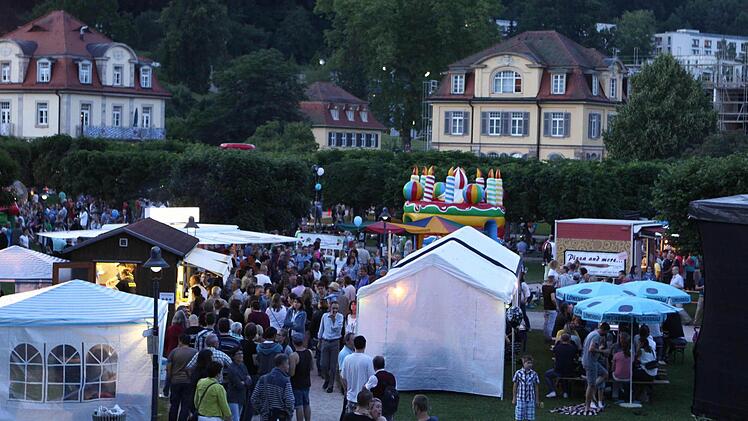 Impressionen des stimmungsvoll illuminierten Parks.  Foto: Thomas Dill