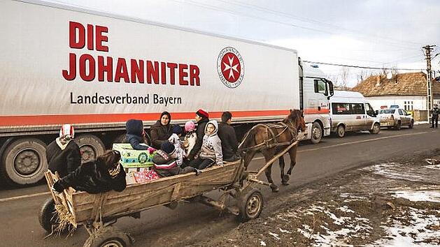Sehnsüchtig erwartet werden jedes Jahr von Bedürftigen in Südosteuropa die Hilfspakete, die die Johanniter bringen. Foto: PR
