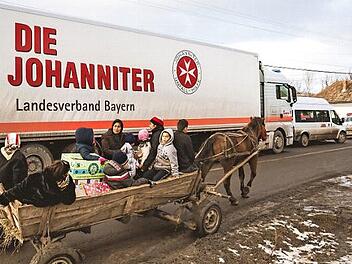 Sehnsüchtig erwartet werden jedes Jahr von Bedürftigen in Südosteuropa die Hilfspakete, die die Johanniter bringen. Foto: PR
