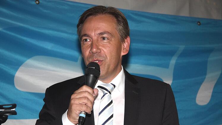 Landrat Alexander Tritthart gratulierte.