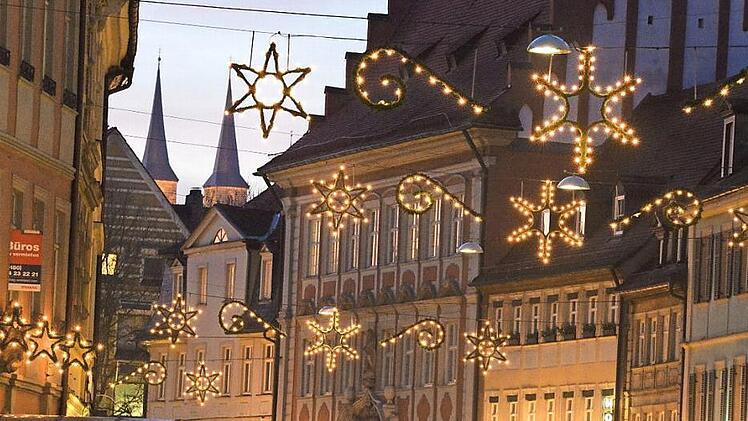 Weihnachtsbeleuchtung in Bambergs Stra&szlig;en Foto: Ronald Rinklef