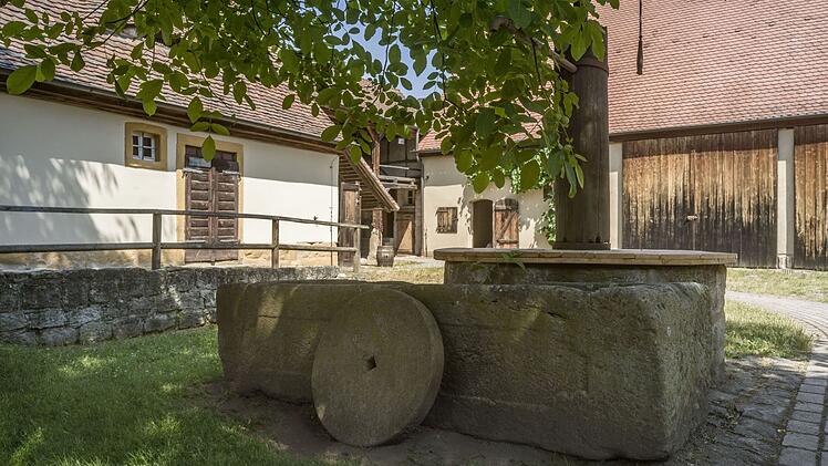 Frensdorf: Gaststätte des Bauernmuseums lädt zu Federweißerfest ein - mit Musik und offizieller Eröffnung