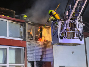 Neustadt Aisch: Brand in Firmenhalle verursacht fünfstelligen Schaden - stundenlanger Einsatz