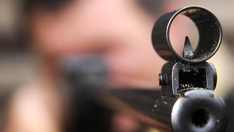 Schusswaffe l&ouml;st Polizeieinsatz in Hof aus