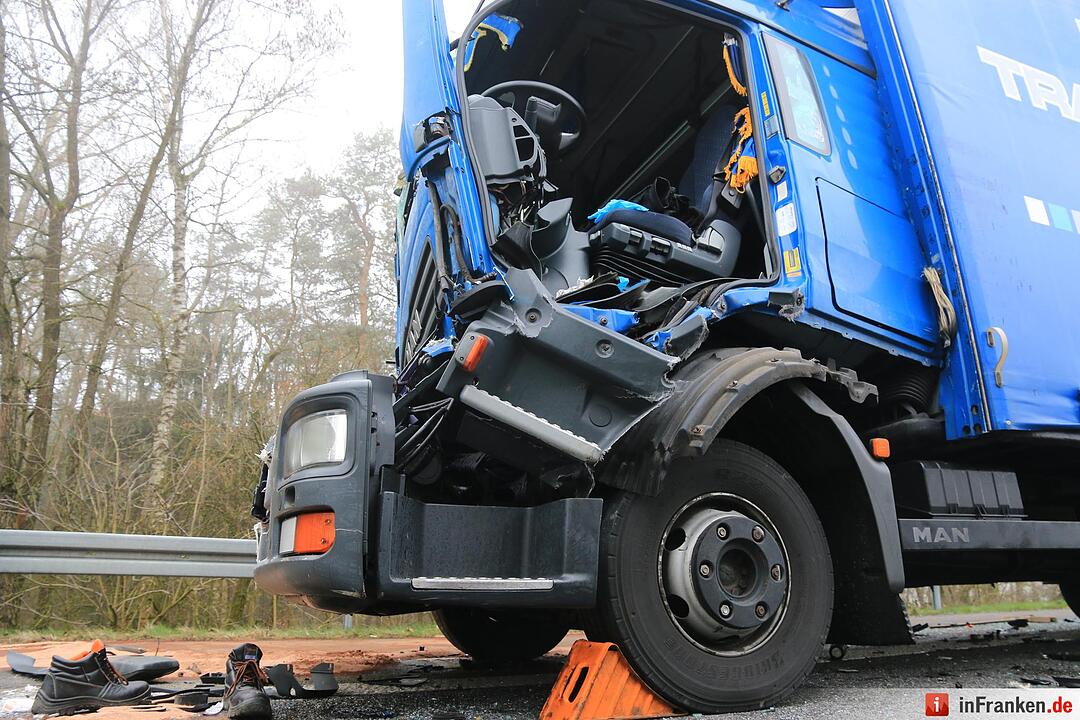 Unfall mit drei Lkw auf A3 bei Höchstadt