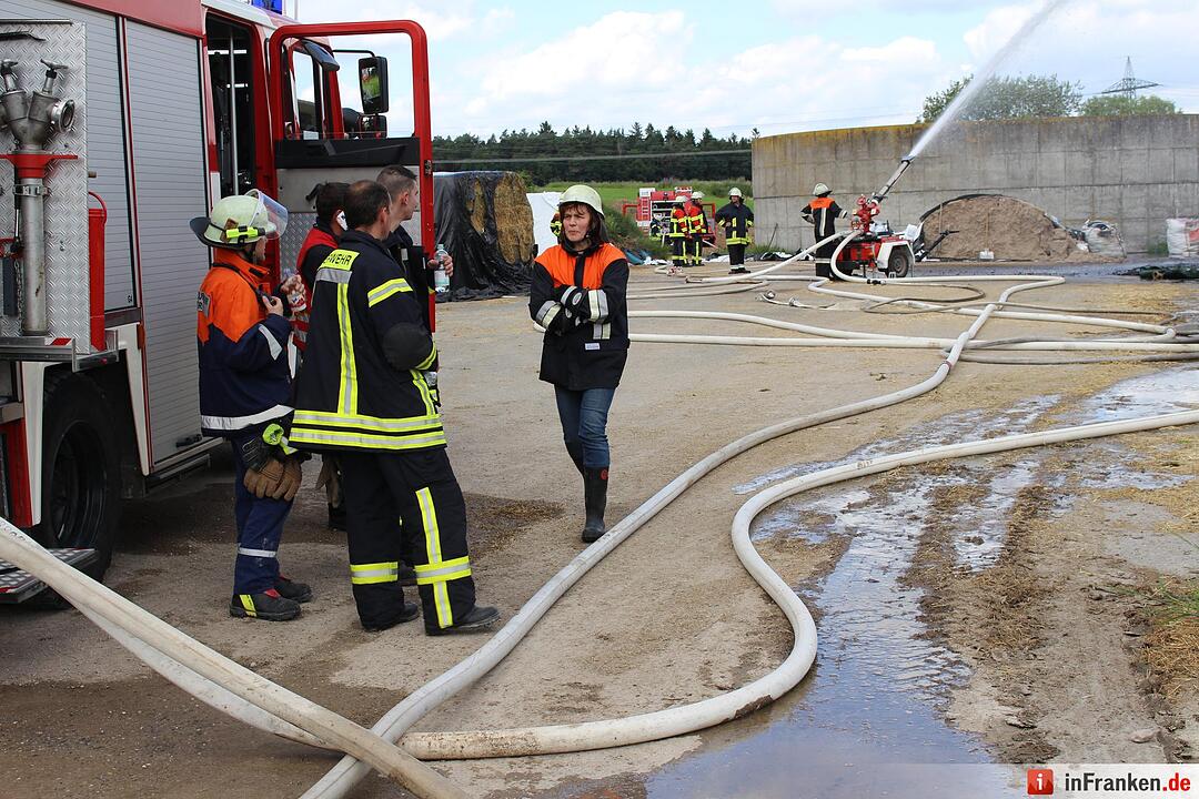 Landwirtschaftliches Anwesen in Vollbrand - 150 bis 200 Kuehe qualvoll verendet