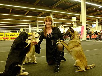 Die mit den Hunden tanzt: Mica Köppel aus Augsburg hat's drauf. Fotos: Nikolas Pelke