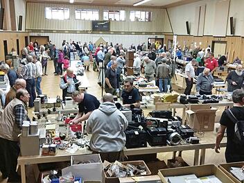 So oder &auml;hnlich d&uuml;rfte es auch am 21.&nbsp;April, beim n&auml;chsten Technikflohmarkt, in der Tettauer Festhalle zugehen. Foto: Archiv /privat