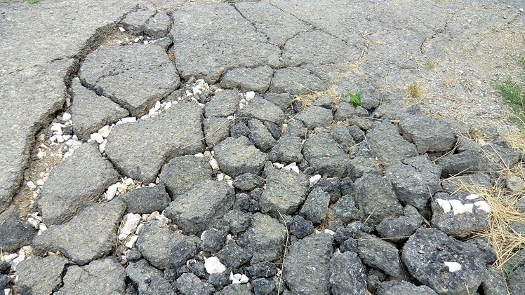 So wie hier am Waldweg-Mühlberg kann es bald an mehreren Straßen in Weißenbrunn aussehen.