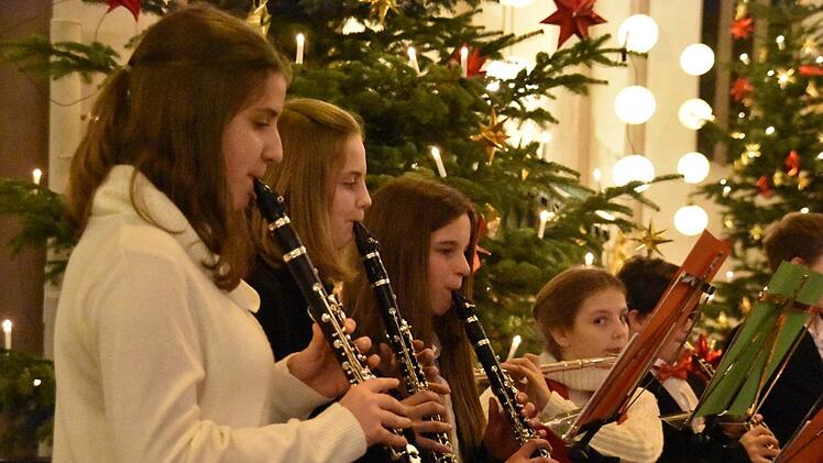 Eindrücke  vom MGF-Adventskonzert in der Petrikirche. Foto: Uschi Prawitz