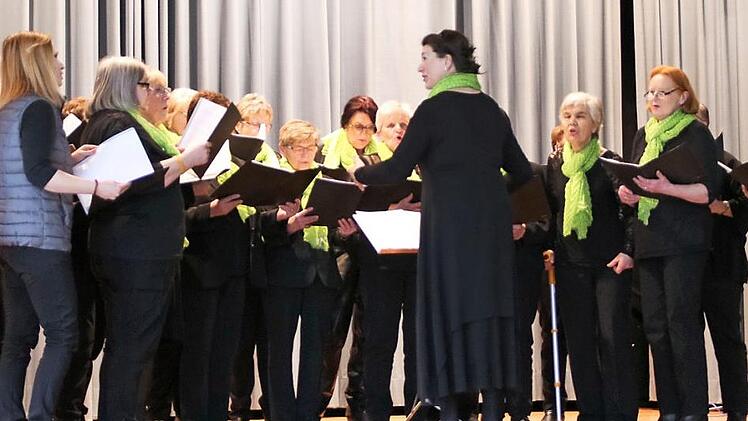 Für die musikalische Umrahmung des Landfrauentags sorgte der Kulmbacher Landfrauenchor unter der Leitung von Christina Harah Thoma. Fotos: Klaus Klaschka
