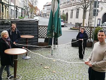 Ron Richter (vorne rechts), Christine Martin und Johannes Wolf (links hinten) sowie Susanne Hanshans (rechts hinten) freuen sich auf das Mürschter Adventsdreieck. Foto: Heike Beudert