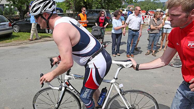 Mit einer Prothese ging es für den Paratriathleten Chris Kolbeck aufs Rad. Foto: Klaus Gagel