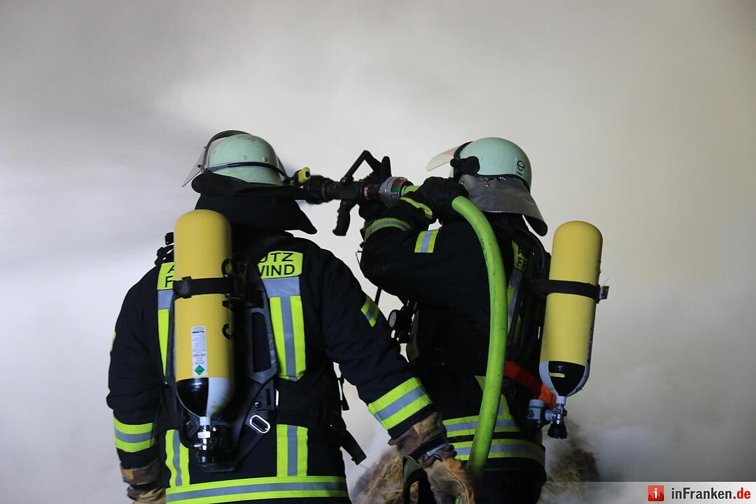 Feuer zerstört Scheune in Hohn am Berg