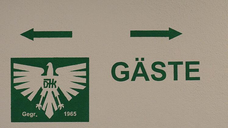 Rübergeschaut nach Weichtungen zum Spiel der DJK gegen den TSV Maßbach (2:0).