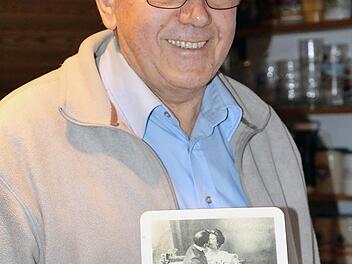 Auch "Der Kuss" ist ein Bierdeckel aus der Sammlung von Josef Reubelt. Die Distelhäuser Brauerei hat das Bild auf den Untersetzer gebannt.  Foto: s: Ursula Lux