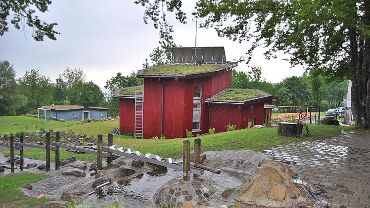 Die Arbeit an der Umweltbildungsstätte Thüringer Hütte (im Bild das Energiehaus) mit ihrem vielfältigen Angebot soll nach einem Wechsel des Trägers nun wieder anlaufen. Foto: Hanns Friedrich